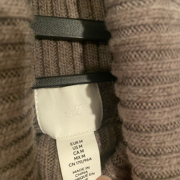 H&M Oversized Turtleneck Sweater M - Picture 3 of 3